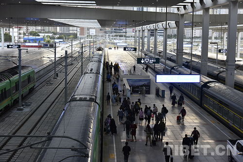 拉林鐵路開通運(yùn)營滿三月 群眾收獲滿滿幸福 道路旅客運(yùn)輸站經(jīng)營